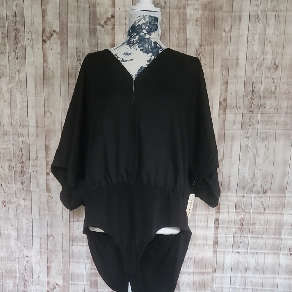 SRV x FTF Size 2X MSRP $28.00 Black V-Neck Bodysuit